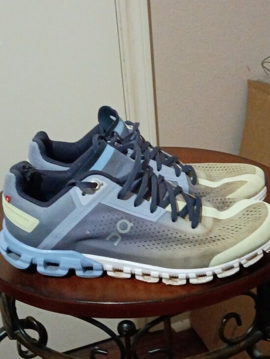 On Clouds Shoes - Womens On Cloudflow Blue Ombre Athletic Running Gym Road Sneakers Shoes Size 8